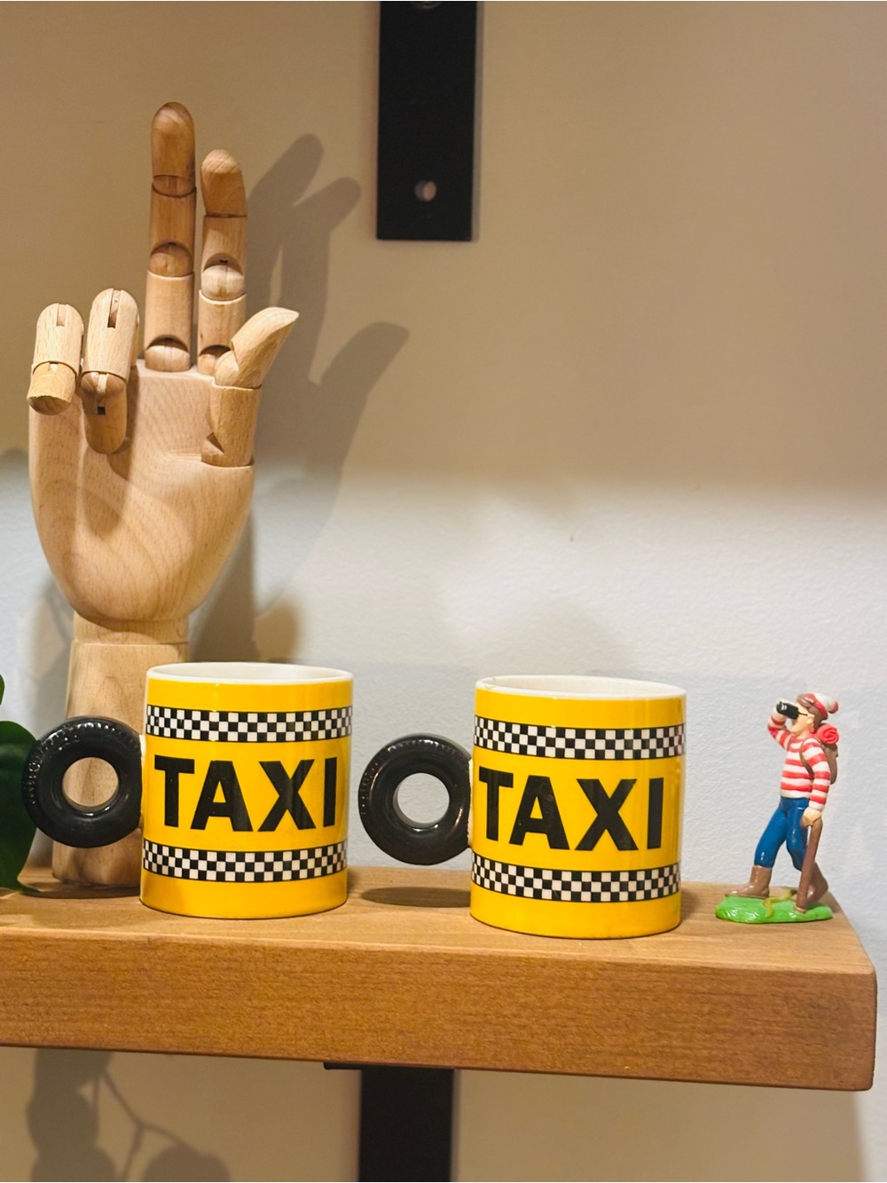 Vandor 1979 Taxi Cups – Retro Yellow Ceramic Pair- vintage